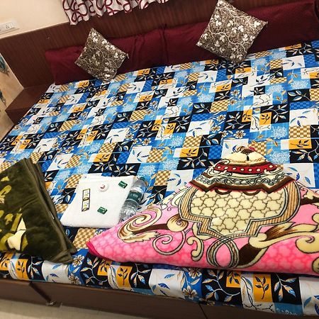 New Yanti Guest House Ujjain Eksteriør bilde