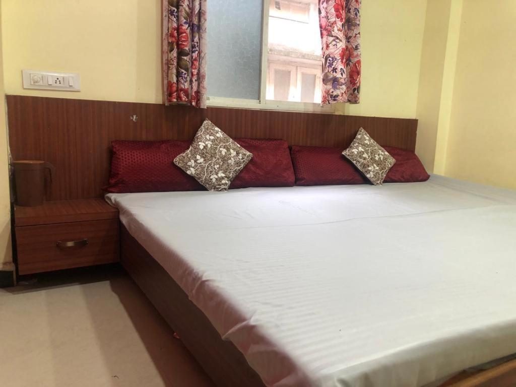 New Yanti Guest House Ujjain Eksteriør bilde