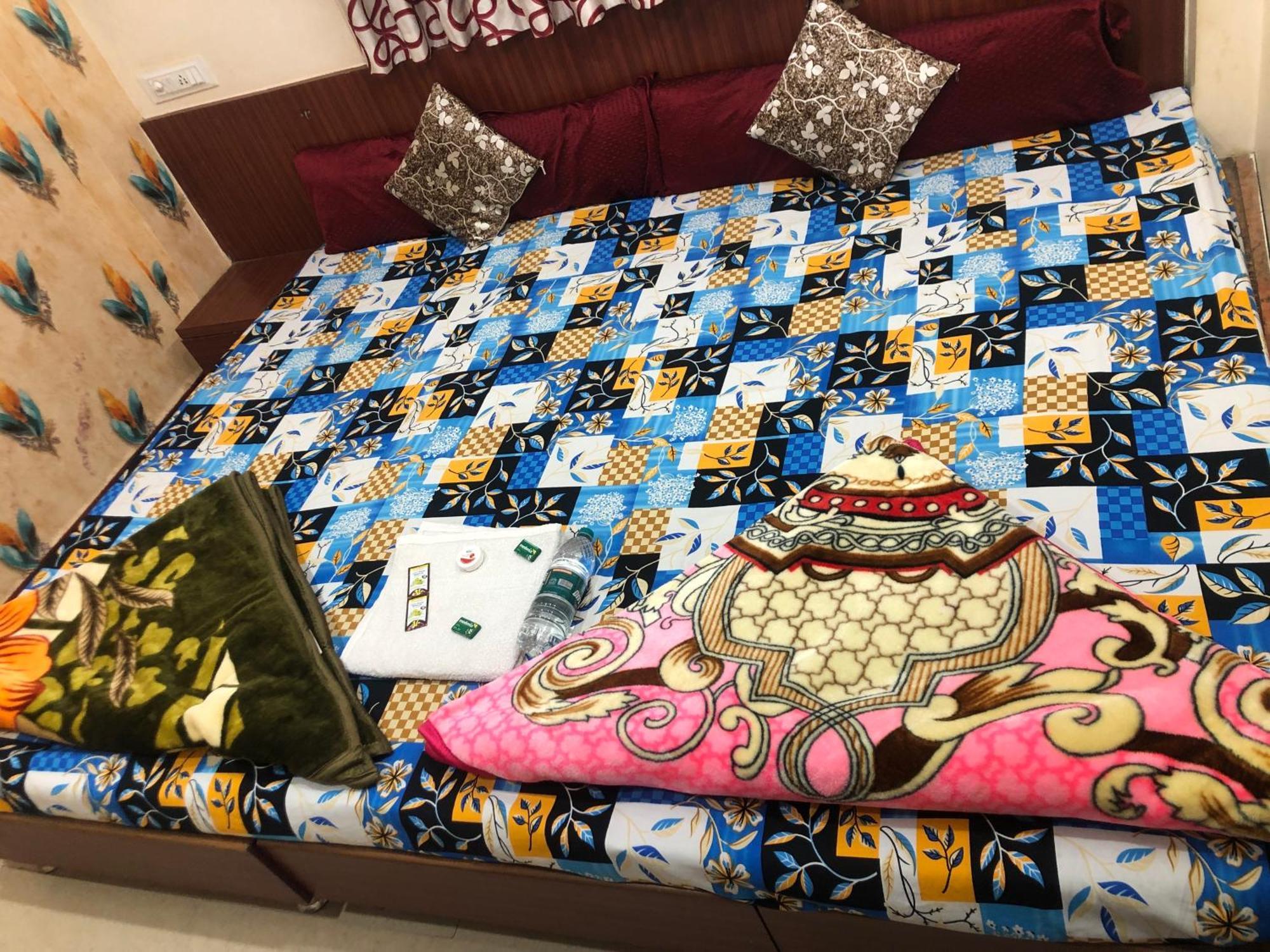 New Yanti Guest House Ujjain Eksteriør bilde